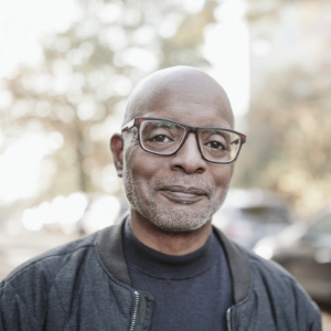 Image of man wearing specs Image of man wearing specs